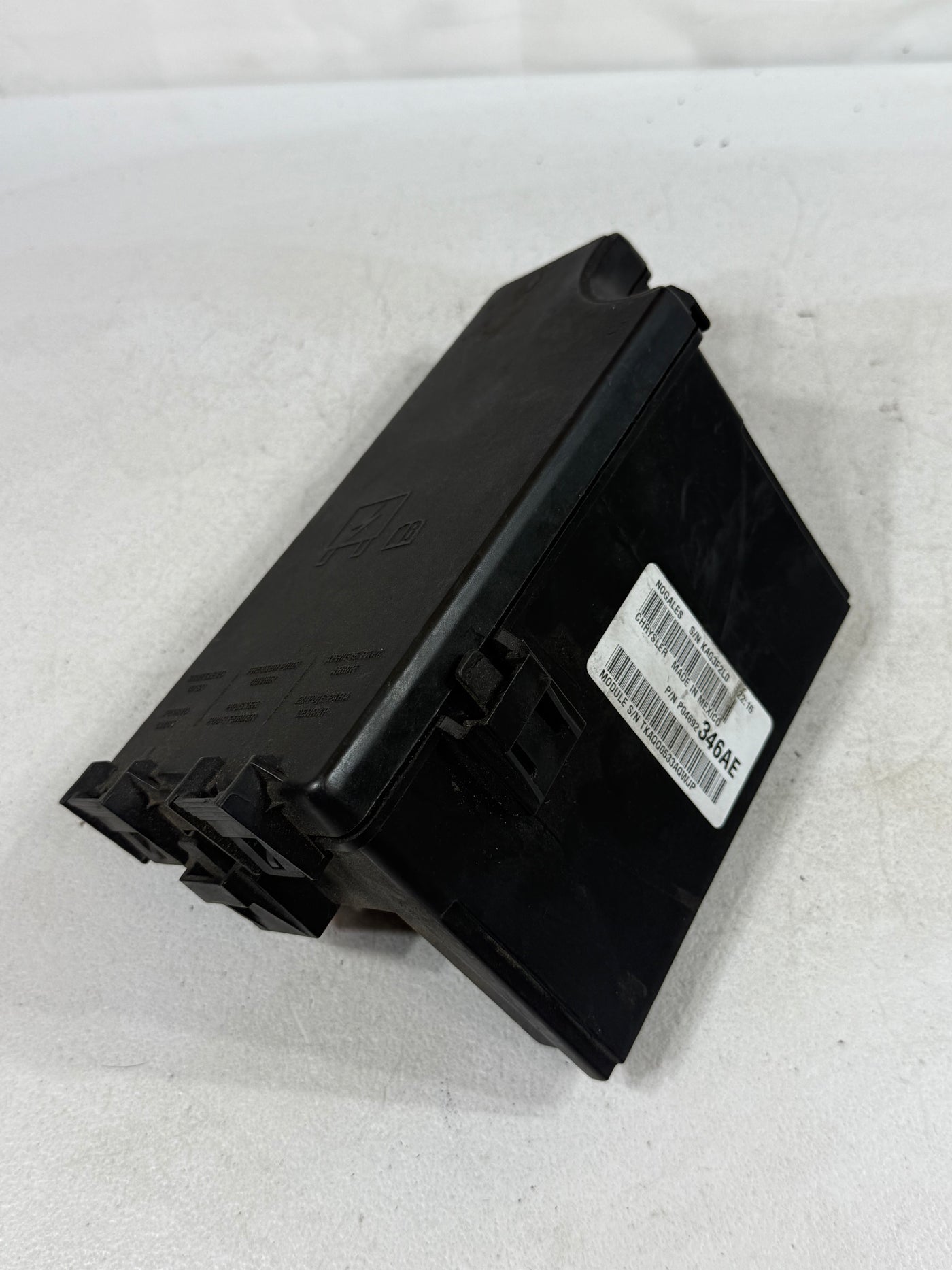 2011 - 2014 Chrysler 200 Fuse Box Relay Distribution Block P04692346AE OEM