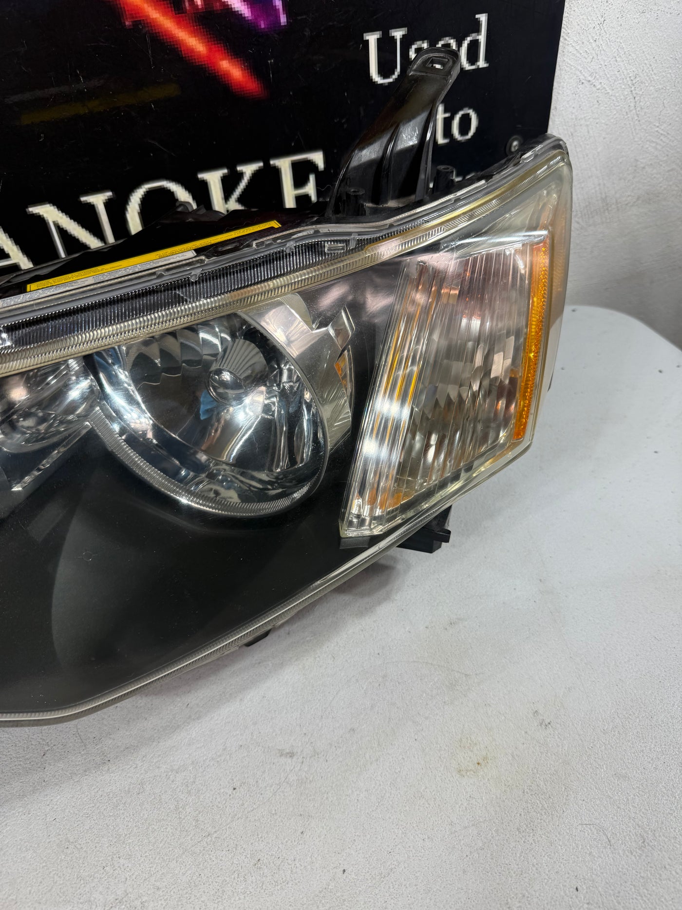 Xenon HID 2007-2009 Mitsubishi Outlander Left Driver  Headlight OEM