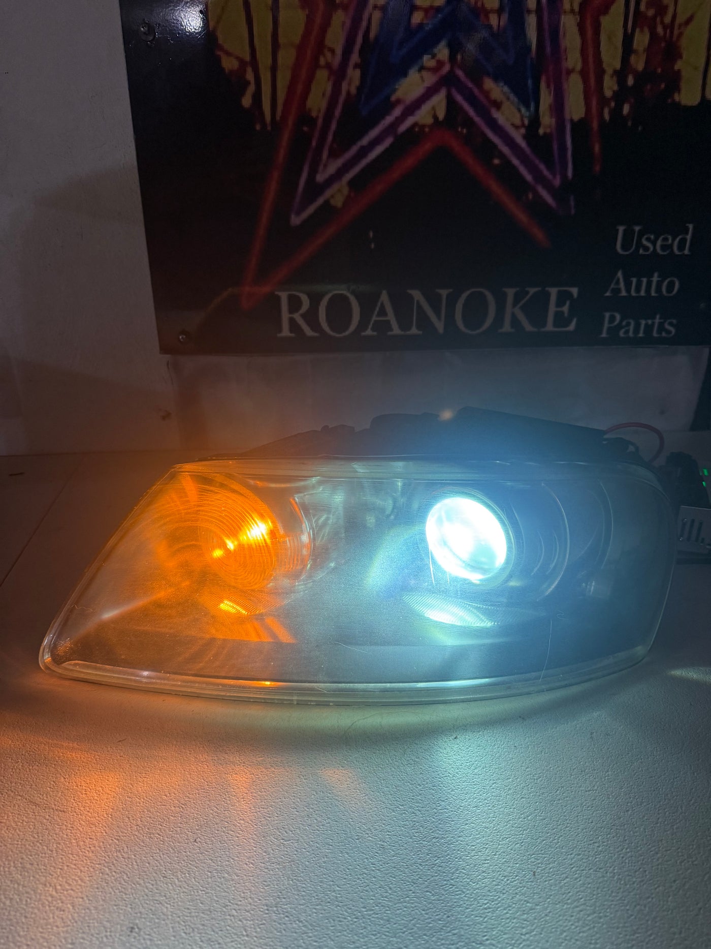 2004 2005 2006 2007 Volkswagen Touareg Xenon HID Headlight Driver Side OEM