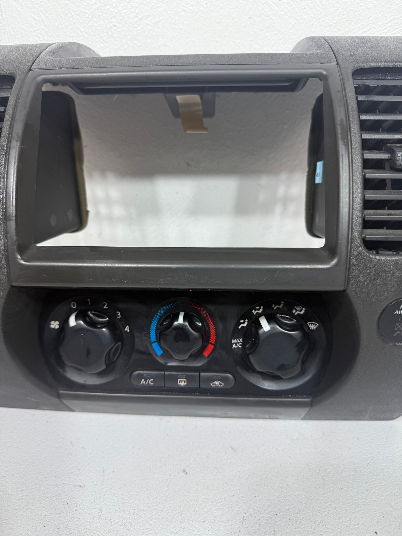 2005-2008 Nissan Xterra Radio Center Dash Bezel Trim Climate Control OEM
