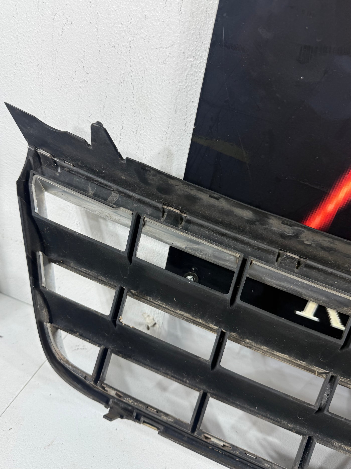 2004-2007 VW Touareg Upper Radiator Bumper Grille Grill Chrome OEM