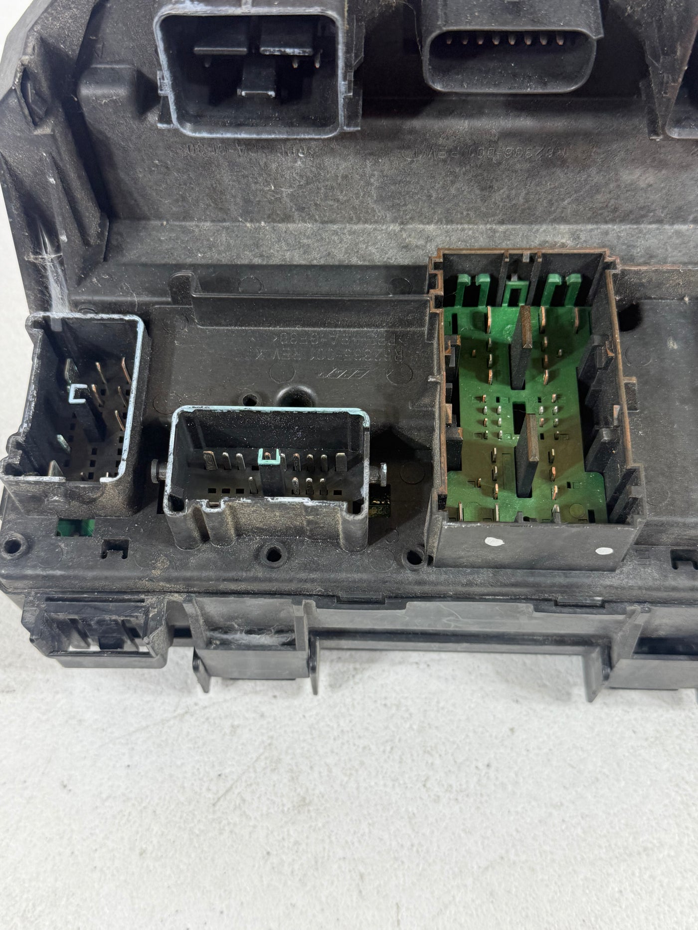 2010 Jeep Wrangler JK Totally Integrated Power Module Fuse Box TIPM 04692298AE