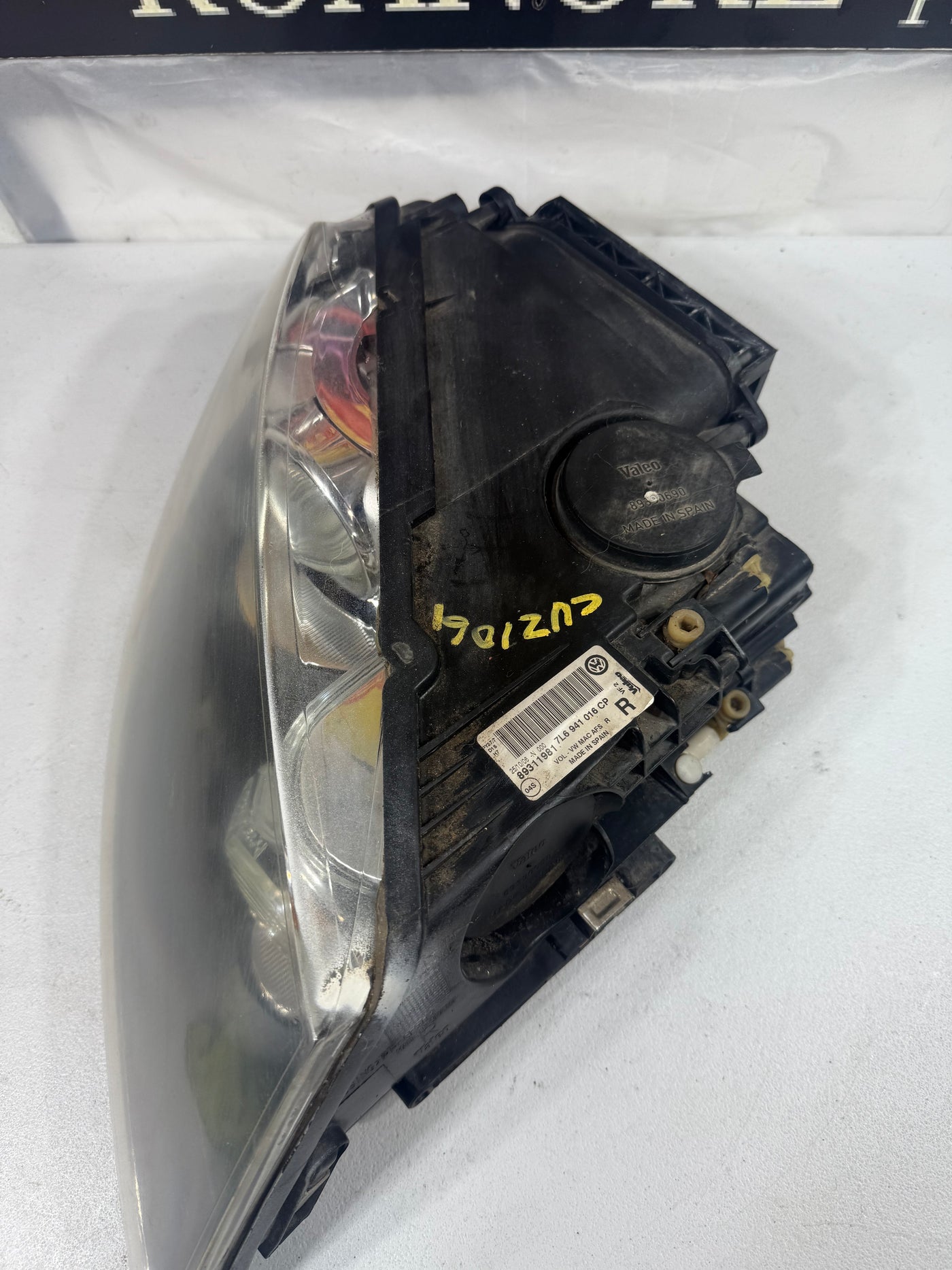 2004 2005 2006 2007 Volkswagen Touareg Xenon HID Headlight Passenger Side OEM