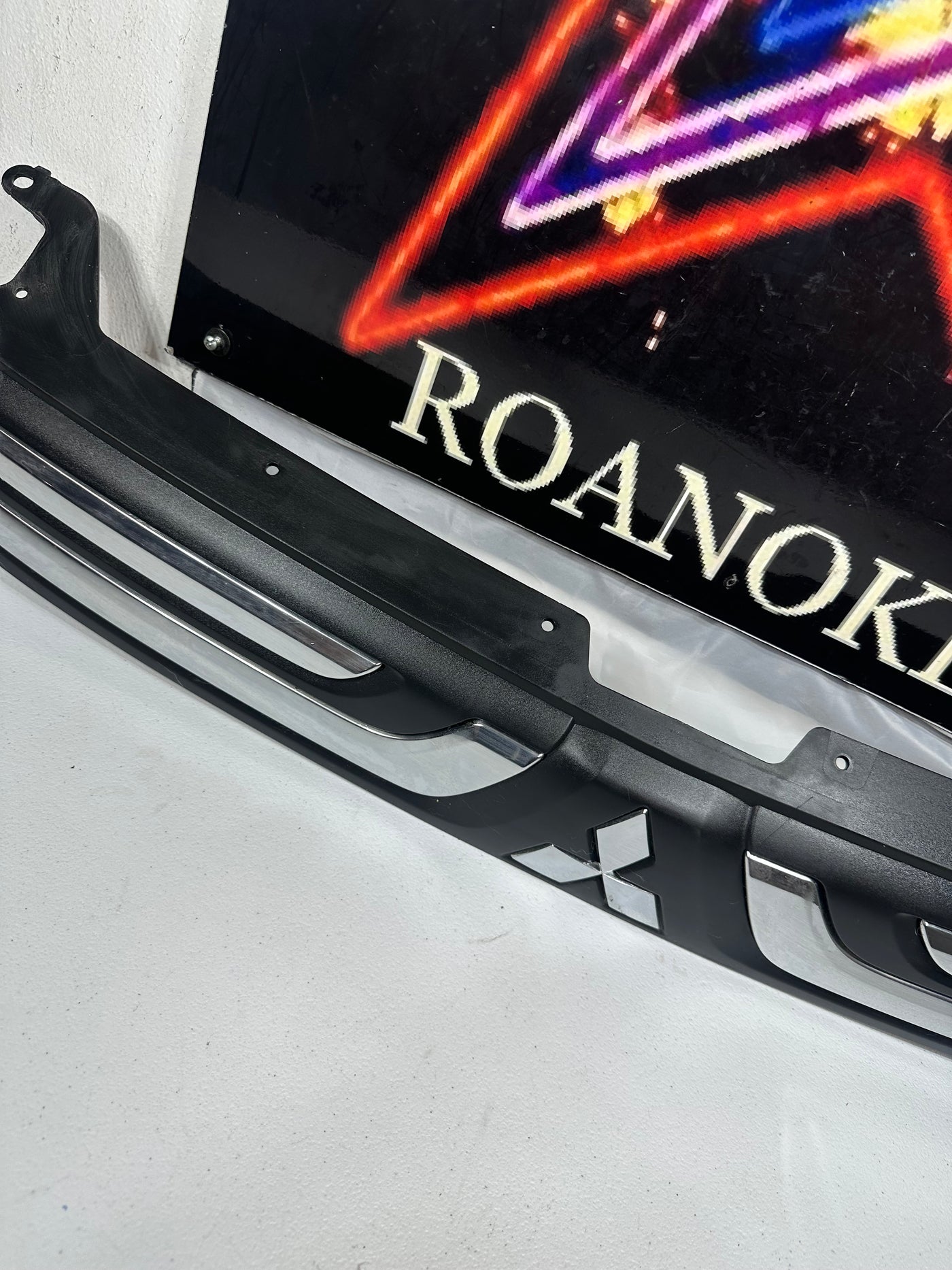 2014 MITSUBISHI OUTLANDER (NOT SPORT ) Grille OEM