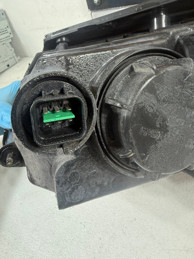 2006-2010 Hyundai Azera Headlight 6 pins green plug Right Passenger side OEM