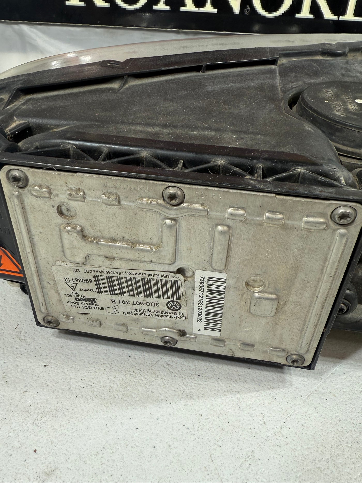 2004 2005 2006 2007 Volkswagen Touareg Xenon HID Headlight Driver Side OEM