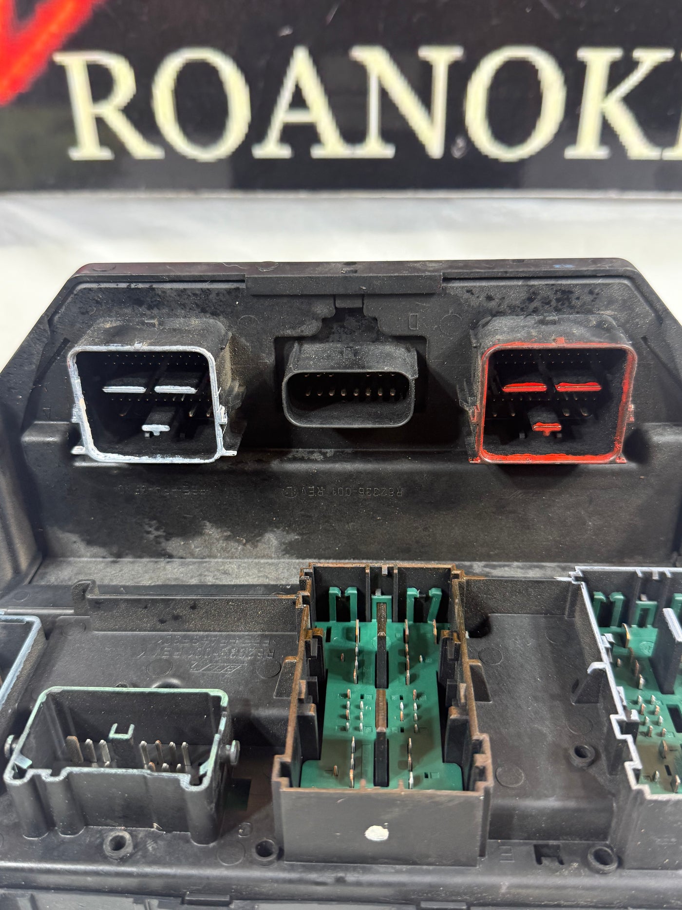 2013 Chrysler Town & Country Dodge Grand Caravan TIPM Fuse Relay Box 68163904AC