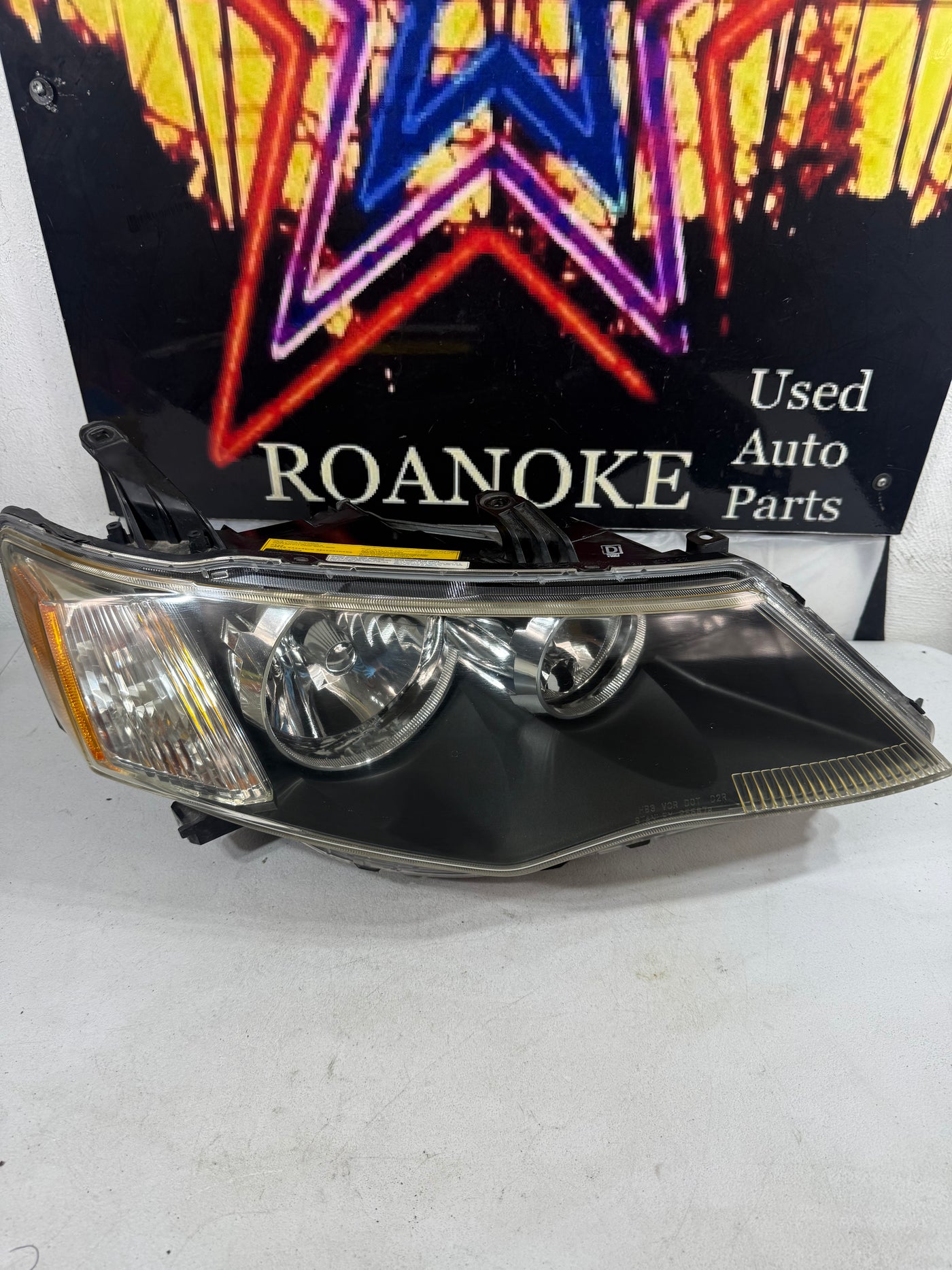 Xenon HID 2007-2009 Mitsubishi Outlander Right Passenger Headlight OEM
