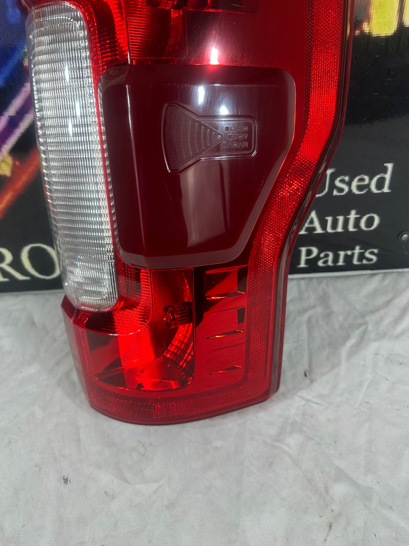 FORD F250 SUPER DUTY RH W/BLIND SPOT HALOGEN TAIL LIGHT OEM 2017 2018 2019