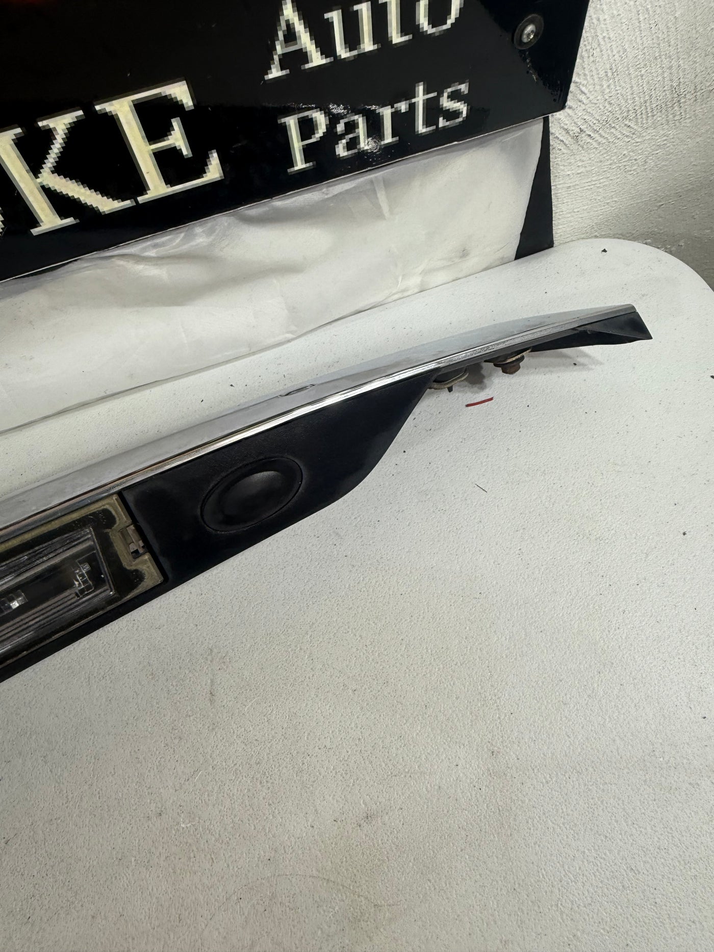 2011 -2013 GRAND CHEROKEE CHROME W/ BACK UP CAMERA & GLASS RELEASE BUTTON OEM