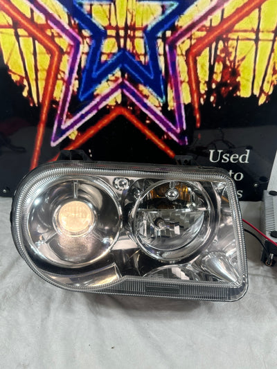 Pasenger Right Headlight Xenon HID Fits Chrysler 300 2005-2010 300 716302 OEM