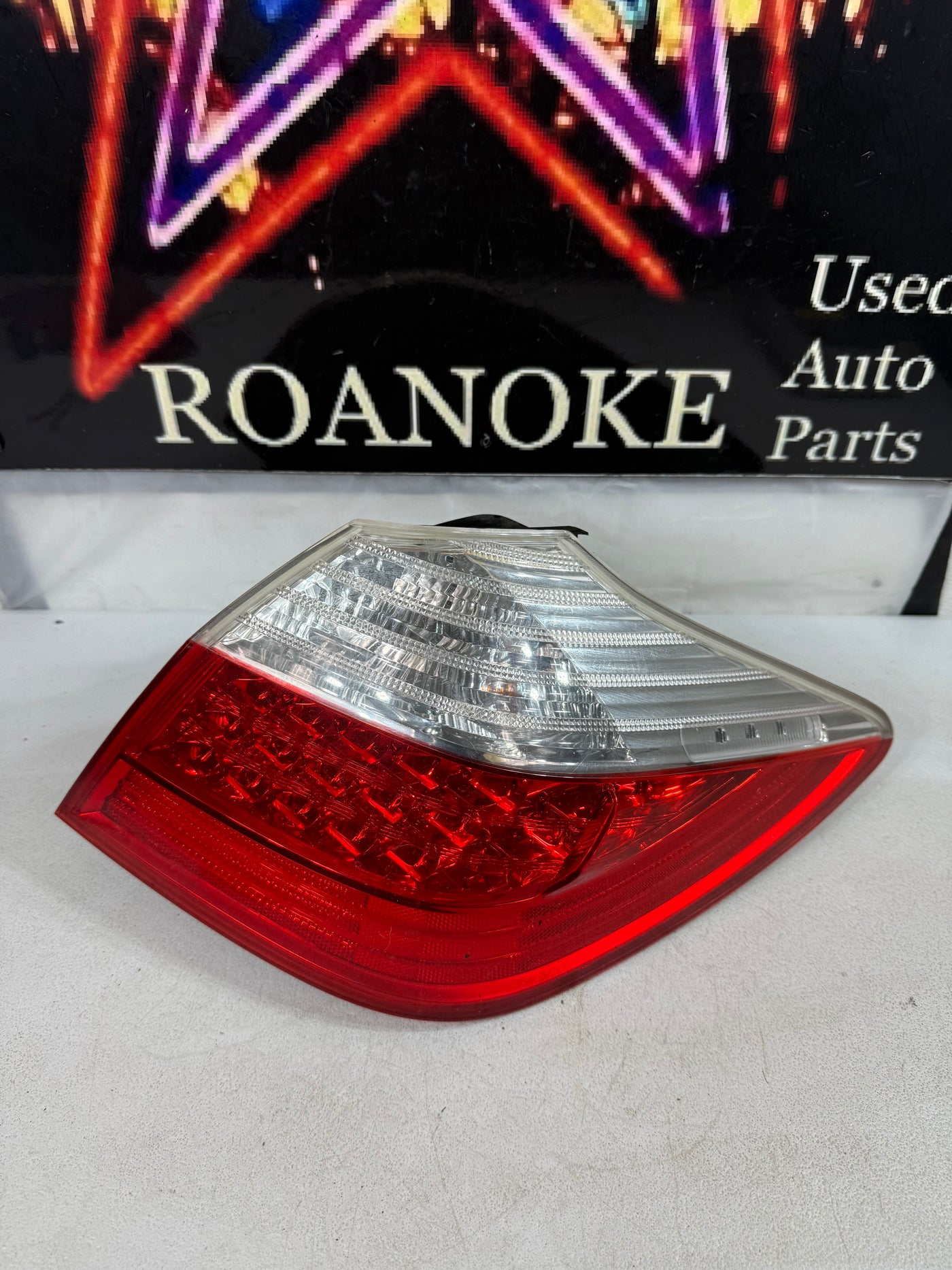 2009-2011 Hyundai Genesis Sedan Right/Passenger OUTER Tail Light Assembly OEM