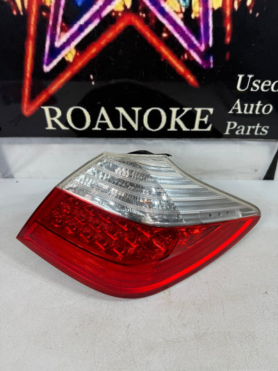2009-2011 Hyundai Genesis Sedan Right/Passenger OUTER Tail Light Assembly OEM