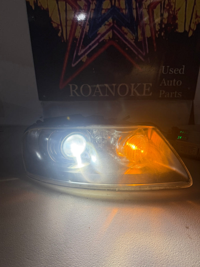 2004 2005 2006 2007 Volkswagen Touareg Xenon HID Headlight Passenger Side OEM