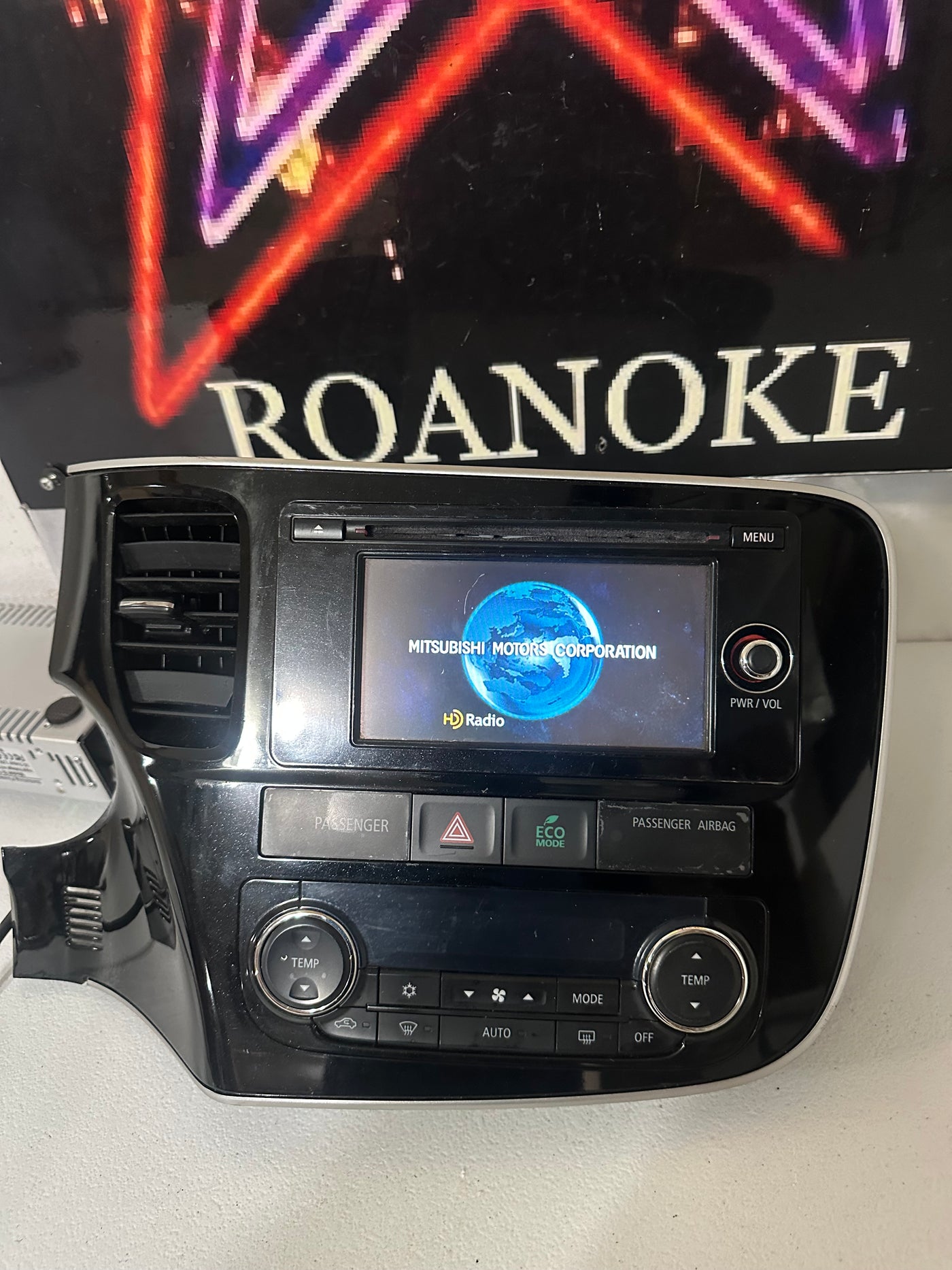 2014-2015 Mitsubishi Outlander AM FM Radio Receiver 6.10 Screen OEM