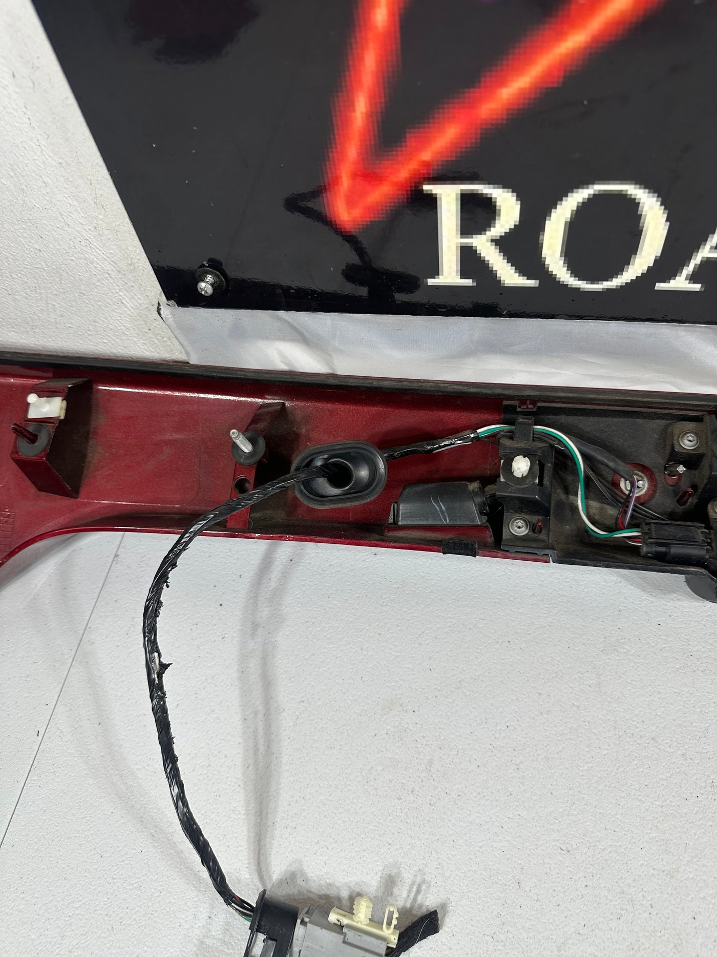 2017-2019 FORD ESCAPE LIFTGATE MOLDING GARNISH BACKUP CAMERA BURGUNDY OEM