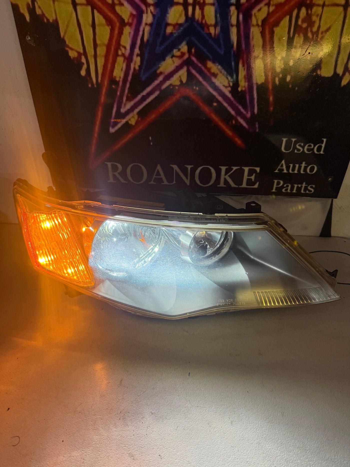Xenon HID 2007-2009 Mitsubishi Outlander Right Passenger Headlight OEM