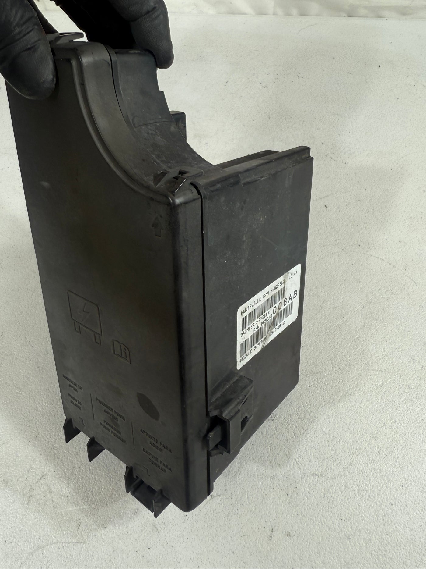 2008-2009 Chrysler Sebring Dodge Avenger Relay Fuse Box P68028008AB Module OEM