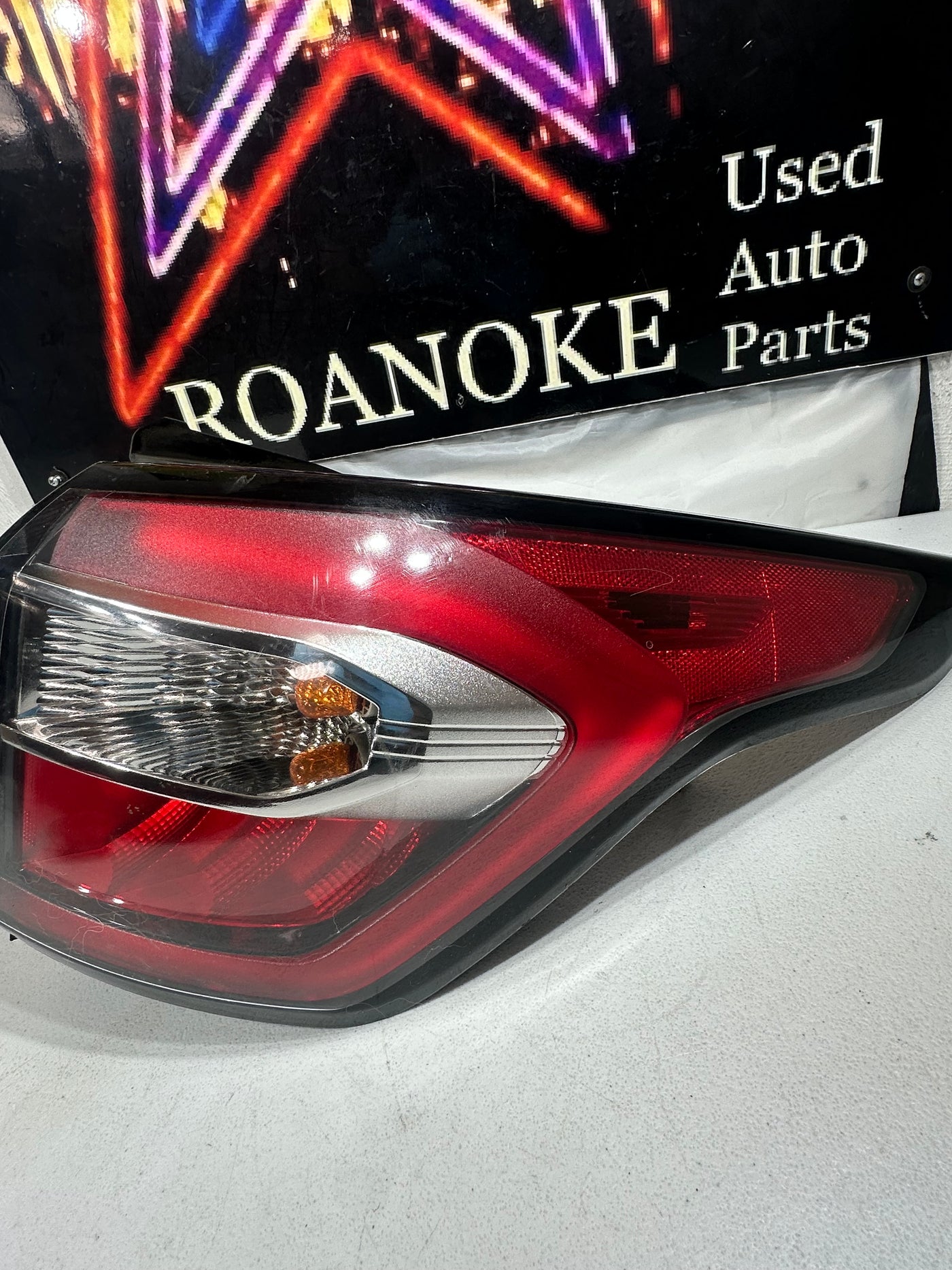 17 18 FORD ESCAPE Tail Light Assembly Right Passenger Side OEM E1425
