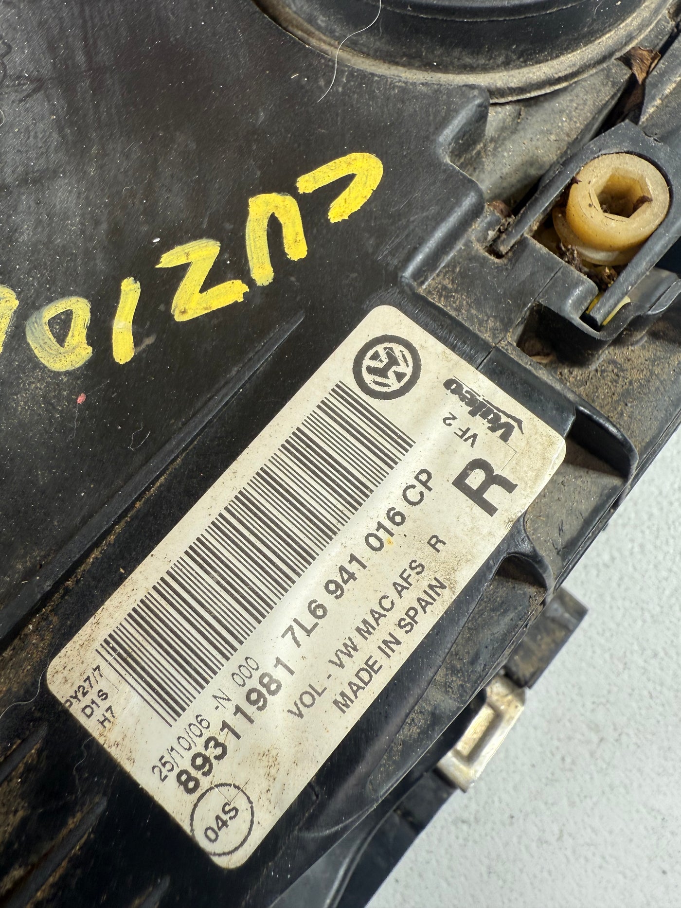 2004 2005 2006 2007 Volkswagen Touareg Xenon HID Headlight Passenger Side OEM