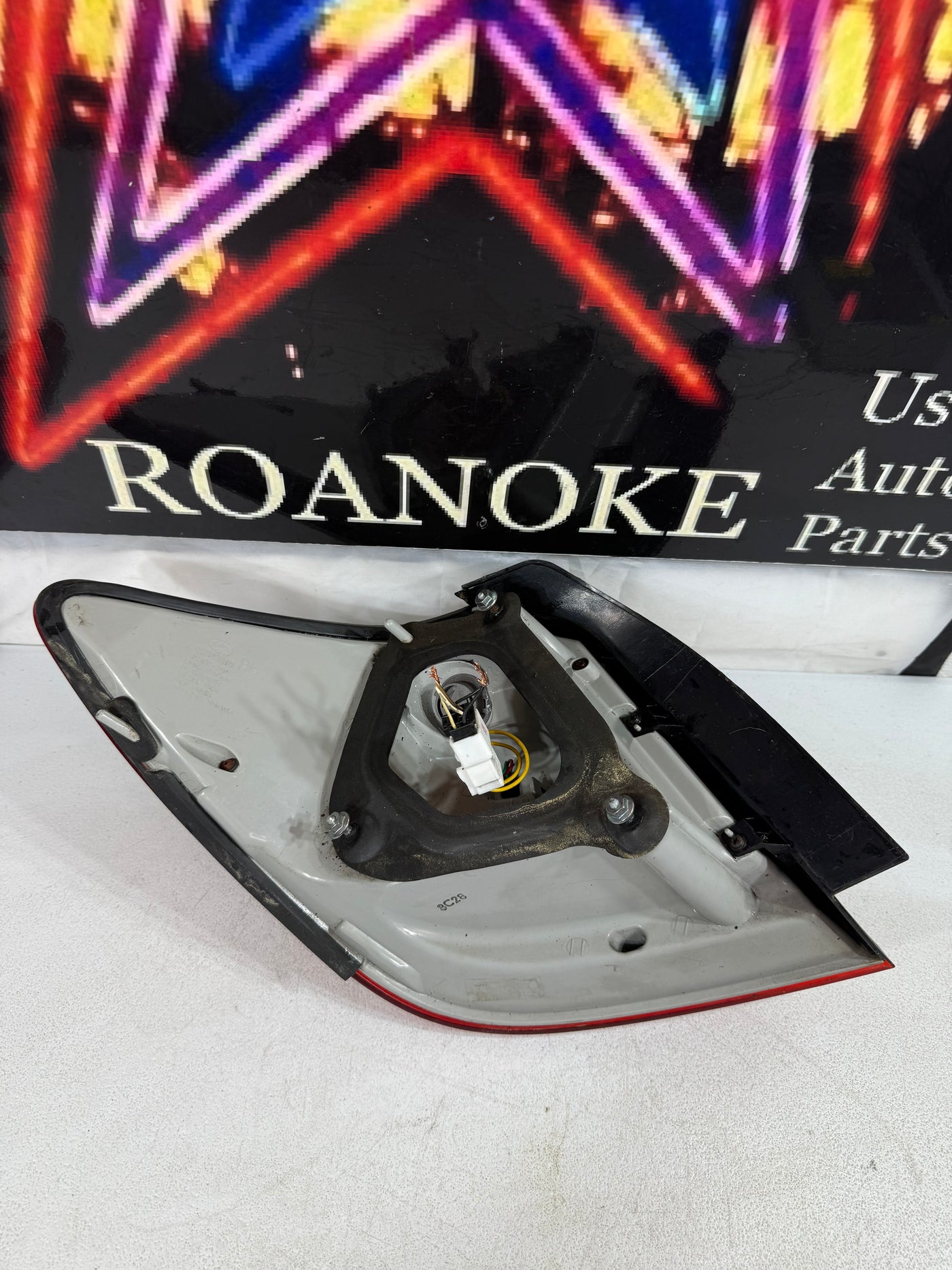 2009-2011 Hyundai Genesis Sedan Right/Passenger OUTER Tail Light Assembly OEM