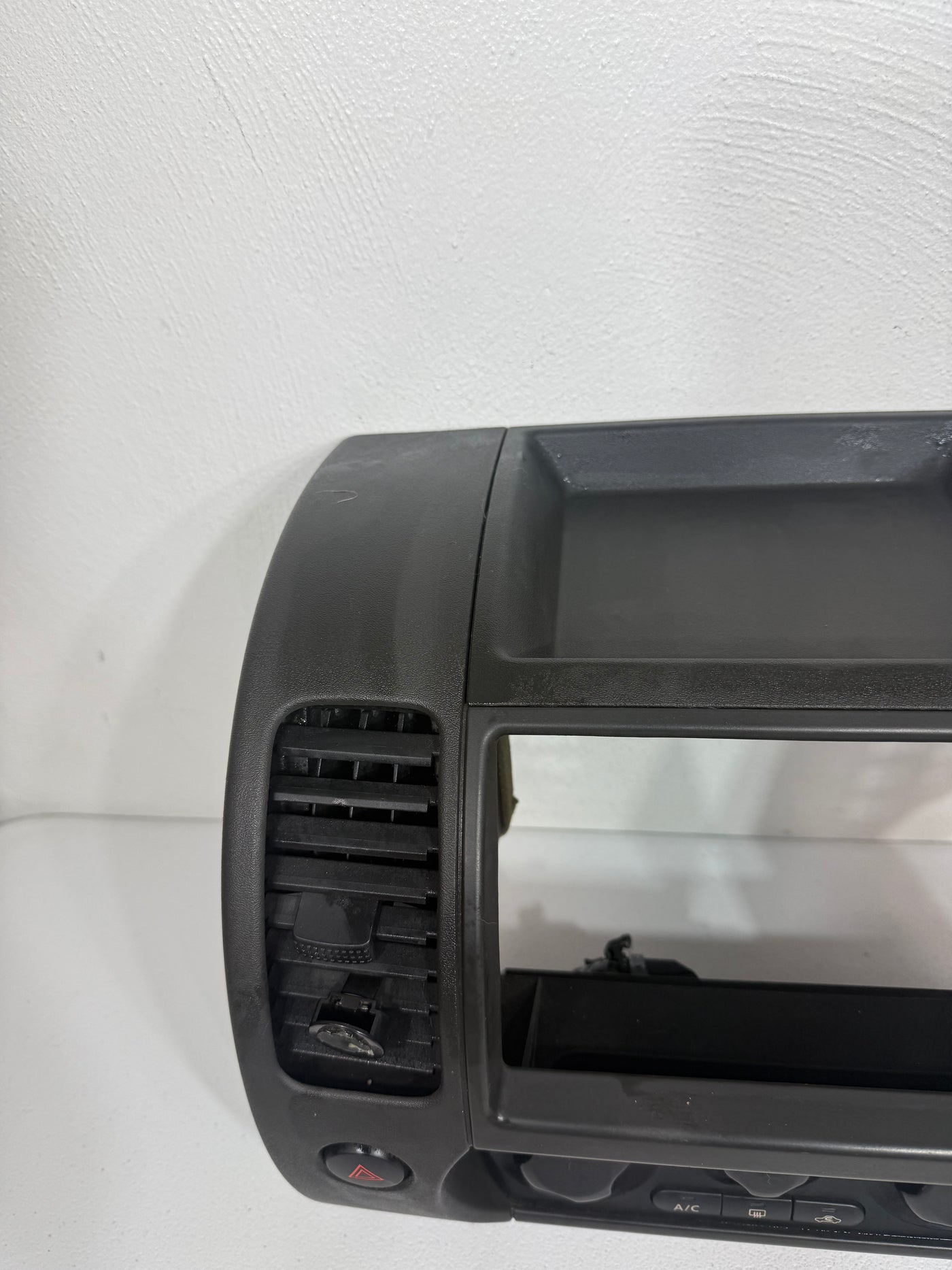2005-2008 Nissan Xterra Radio Center Dash Bezel Trim Climate Control OEM