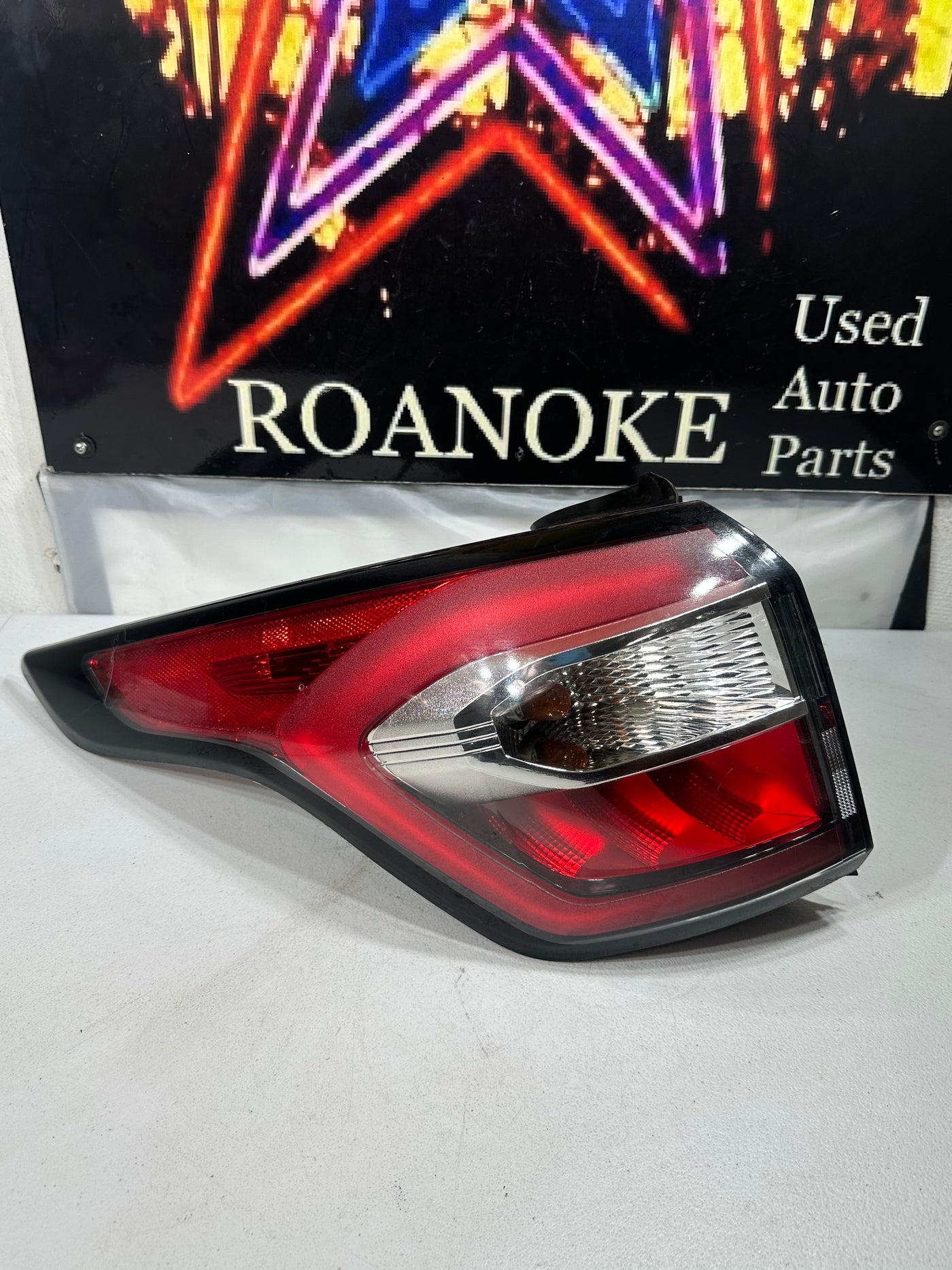 17 18 FORD ESCAPE Tail Light Assembly Left Driver Side OEM E1425