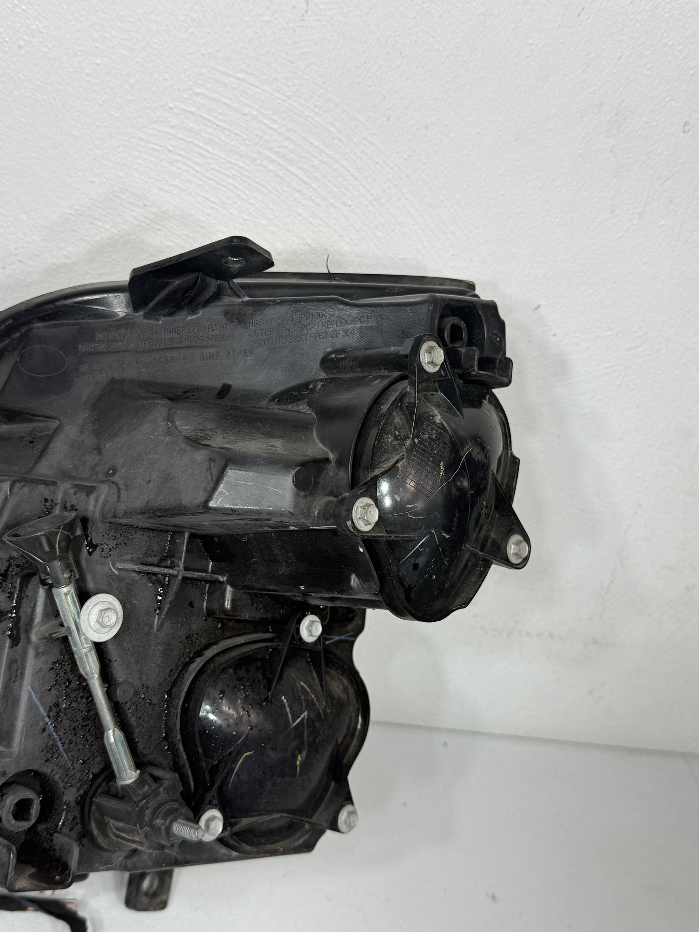 2008-2014 Cadillac CTS Headlight Halogen Right Passenger side genuine OEM