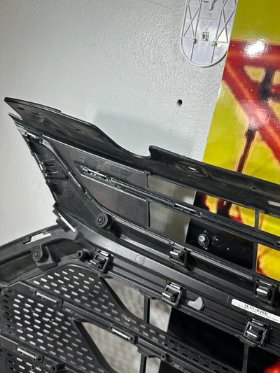 Grille Grill 2018-2020 Chevrolet Traverse 23376131 OEM