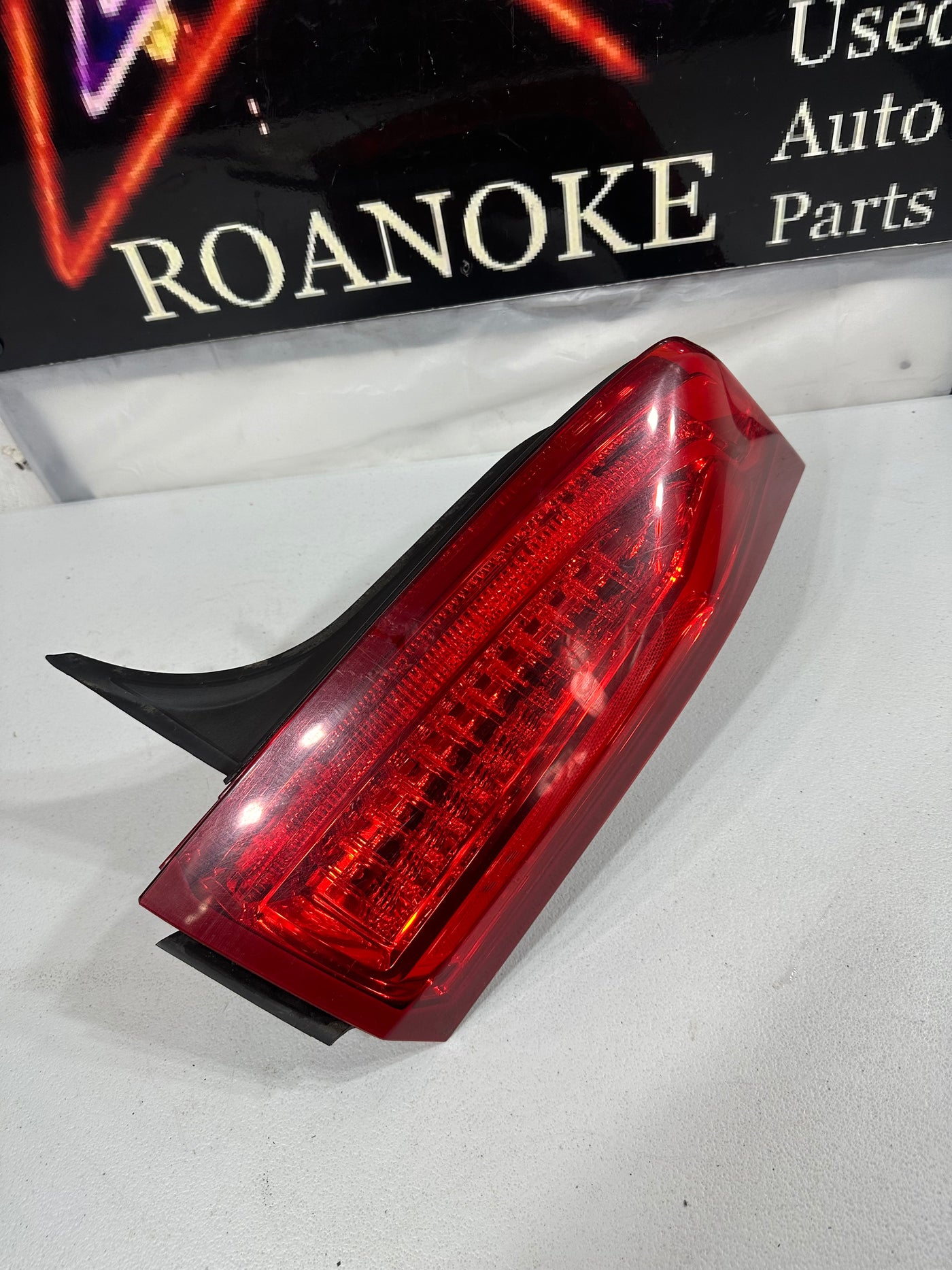 2013-2018 CADILLAC ATS REAR RIGHT passenger SIDE TAIL LIGHT TAILLIGHT LAMP OEM