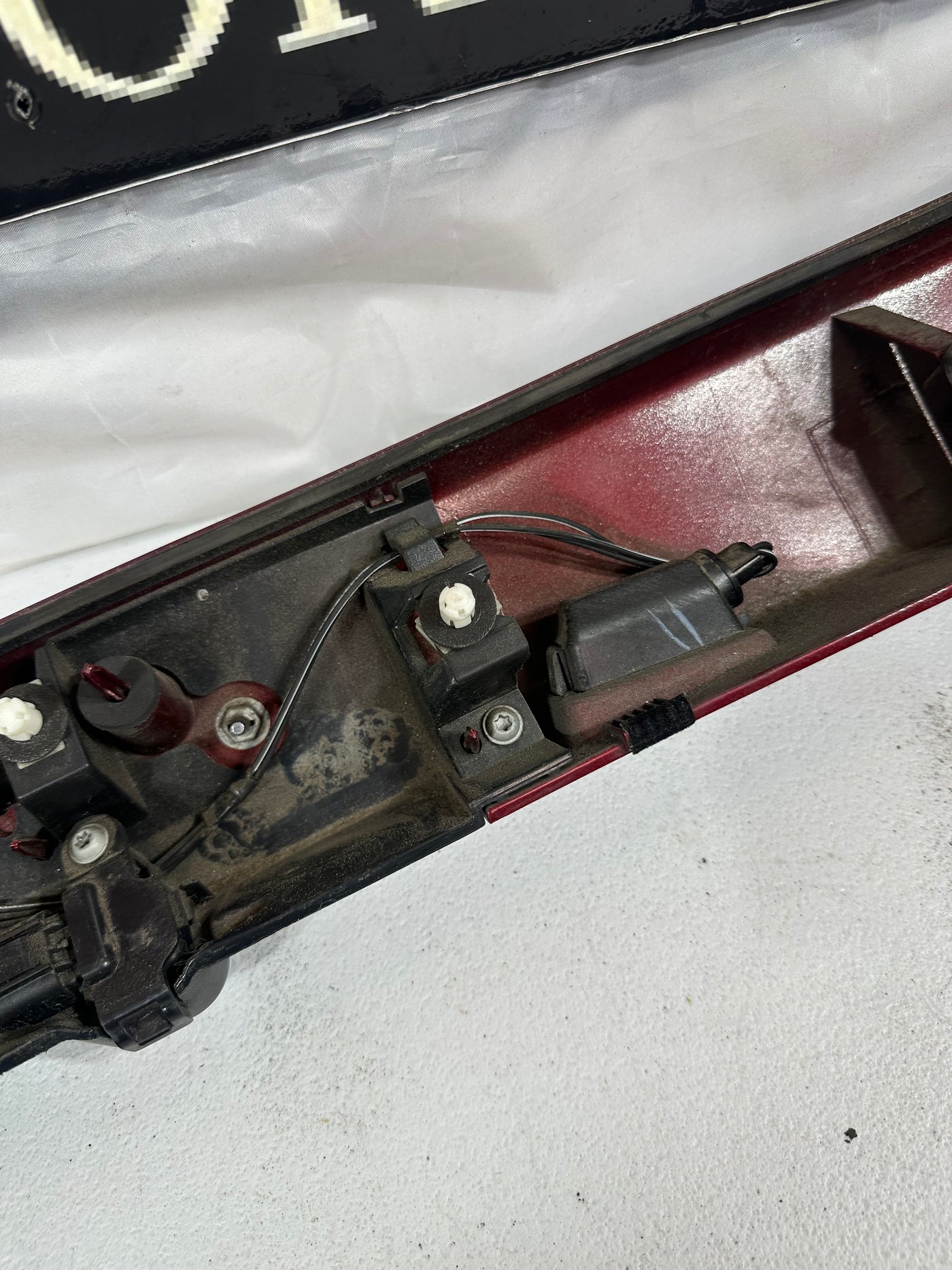 2017-2019 FORD ESCAPE LIFTGATE MOLDING GARNISH BACKUP CAMERA BURGUNDY OEM