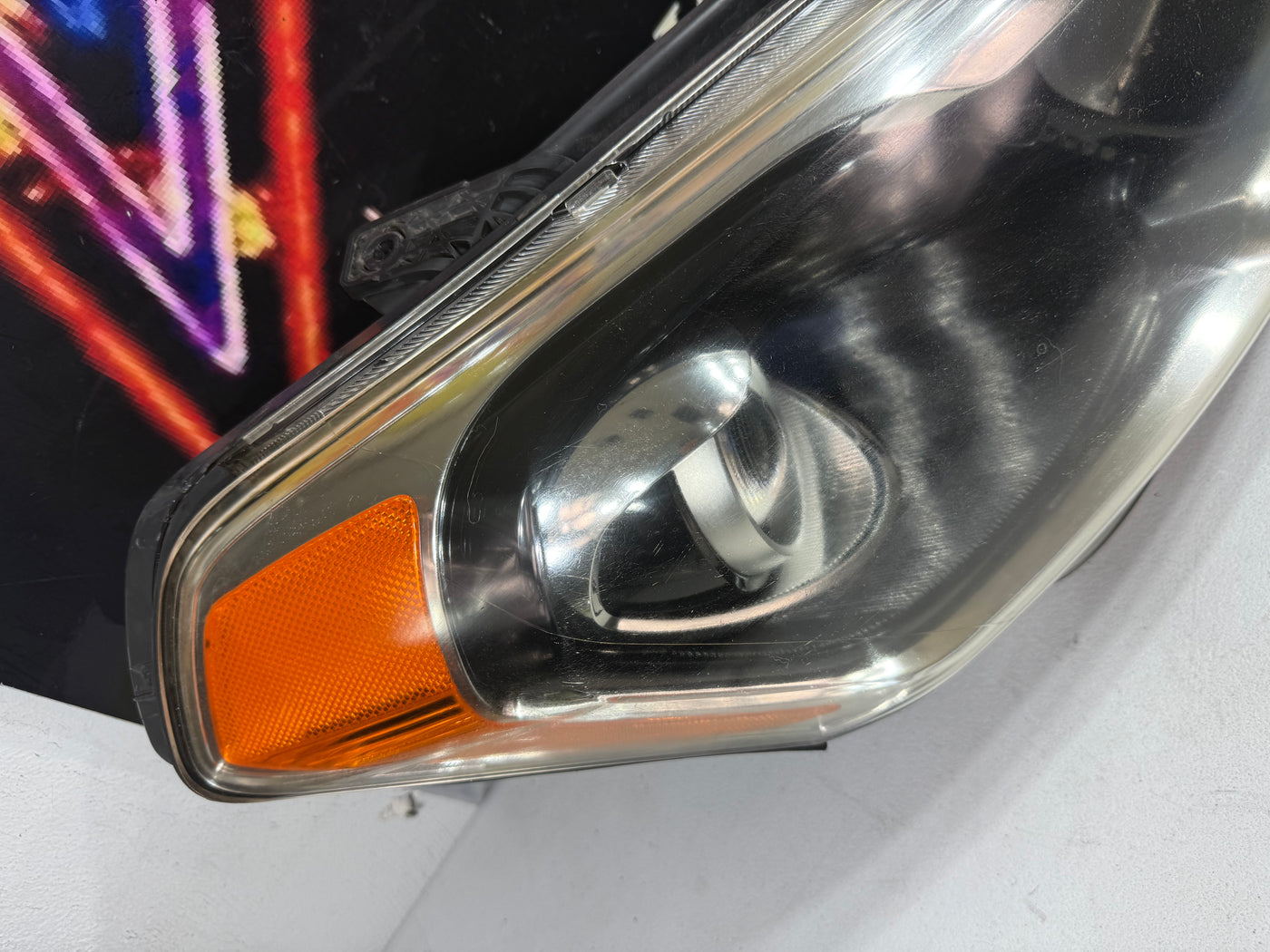 2012-2013 Kia Soul Right Passenger Side Headlight Halogen W/LED OEM