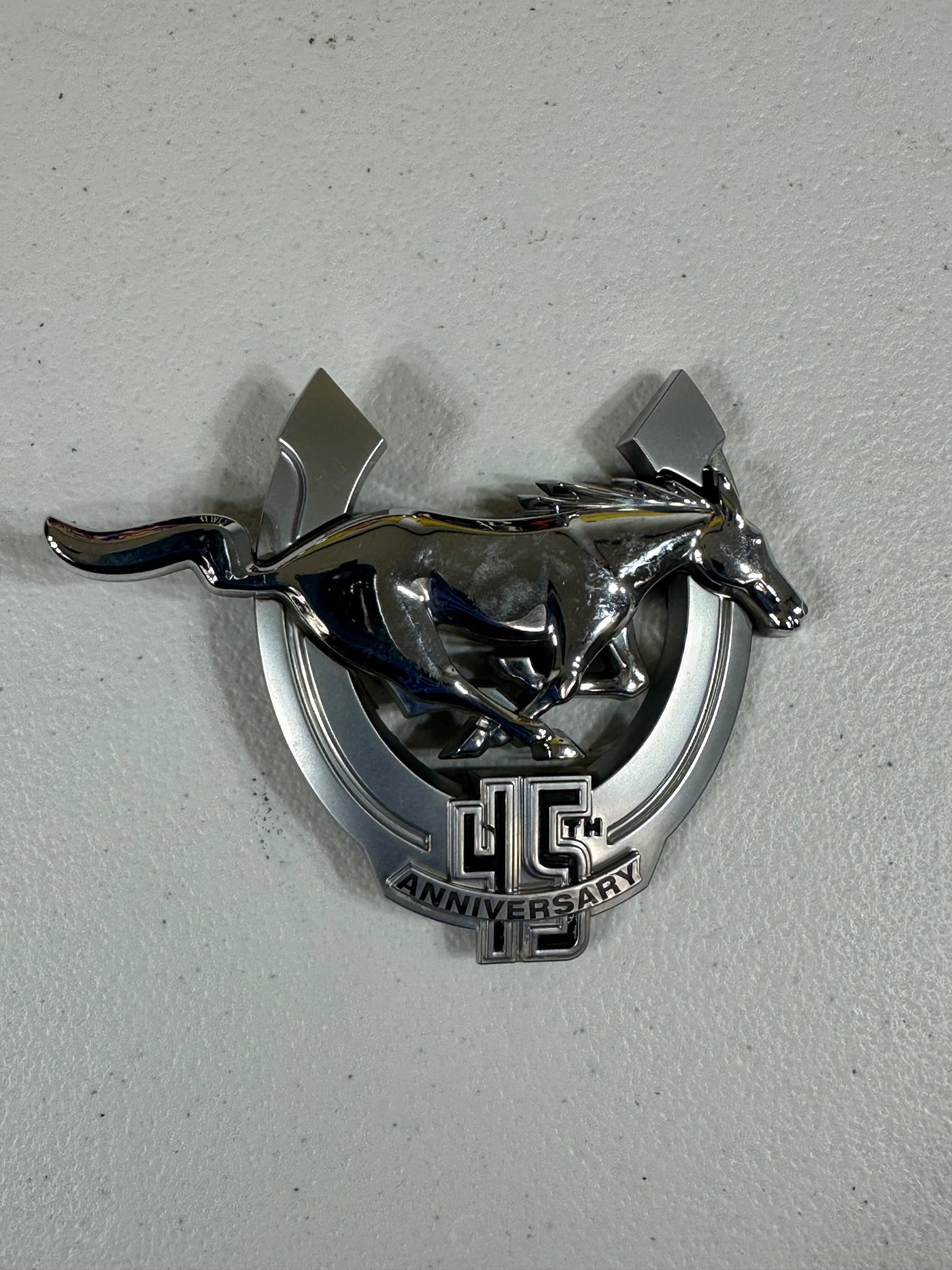 2009 Ford Mustang 45th Anniversary Fender Emblem Right FoMoCo 9R33-16098-AA OEM