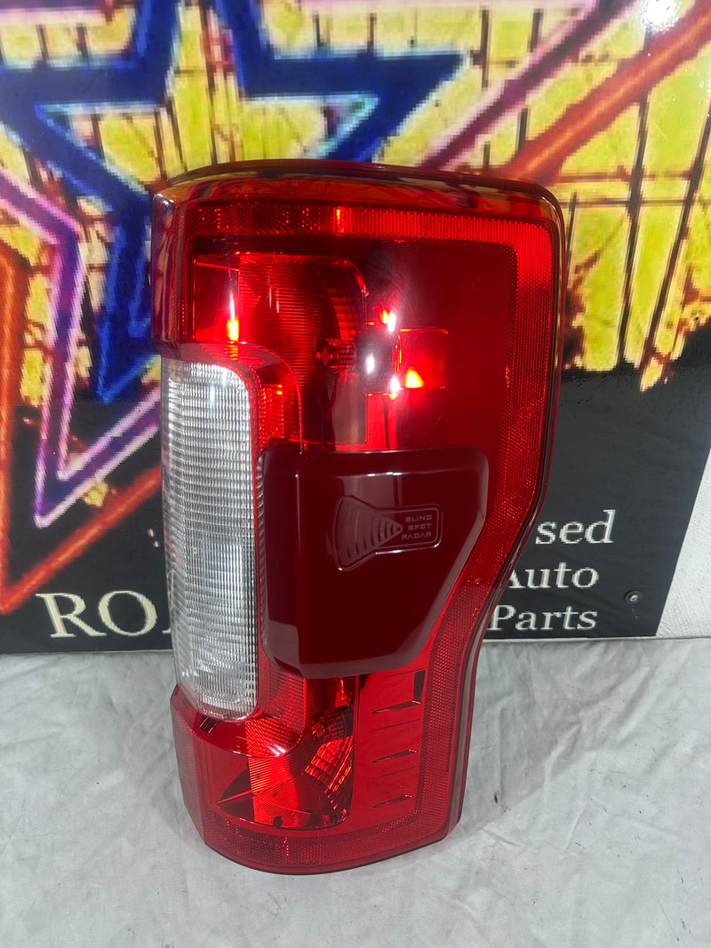 FORD F250 SUPER DUTY RH W/BLIND SPOT HALOGEN TAIL LIGHT OEM 2017 2018 2019