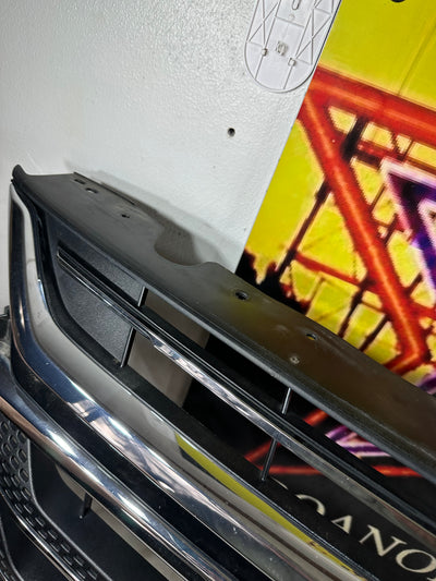 Grille Grill 2018-2020 Chevrolet Traverse 23376131 OEM