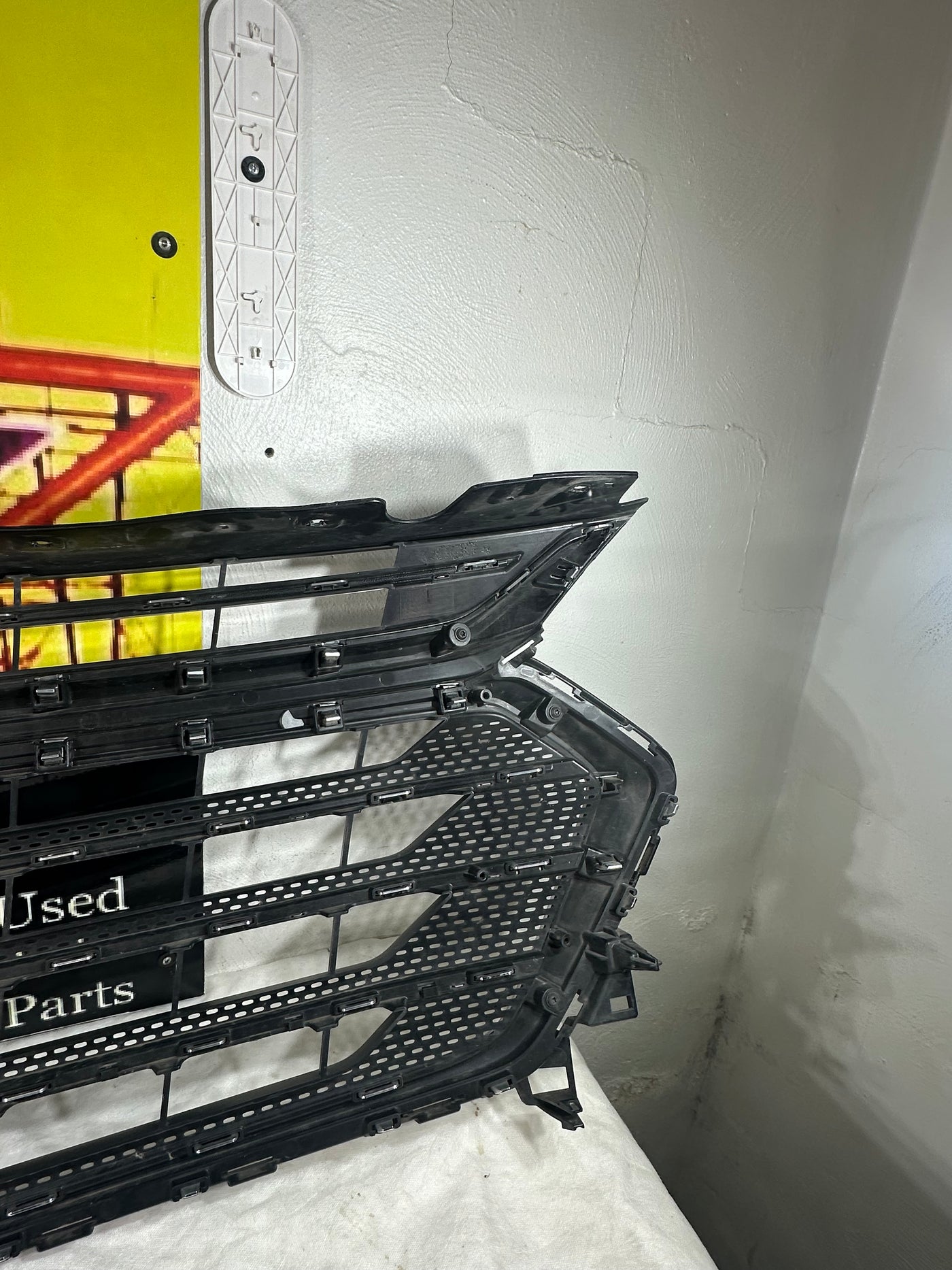 Grille Grill 2018-2020 Chevrolet Traverse 23376131 OEM
