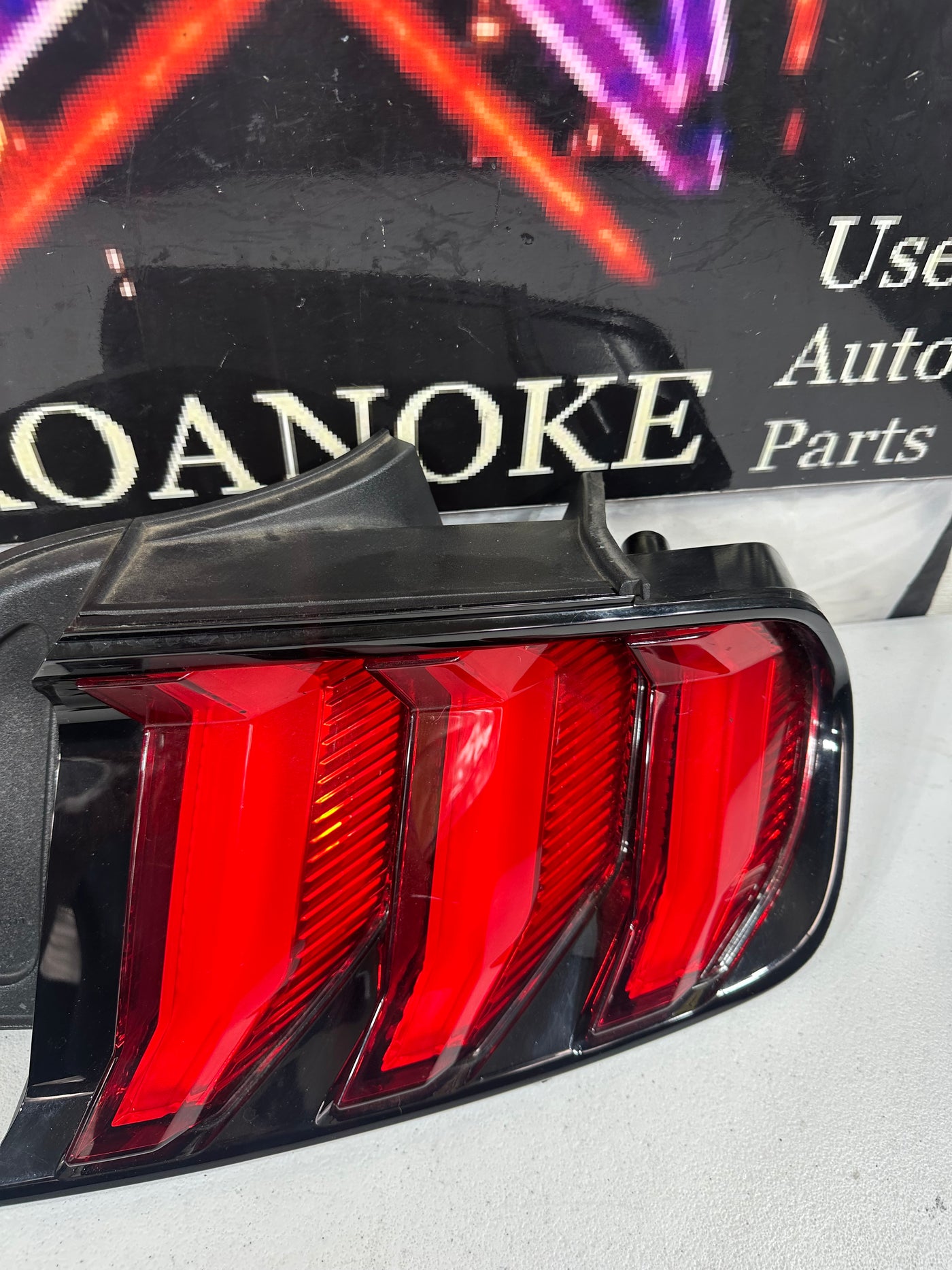 2018-2021 FORD MUSTANG RIGHT PASSENGER SIDE TAIL LIGHT TAILLIGHT LAMP LED OEM