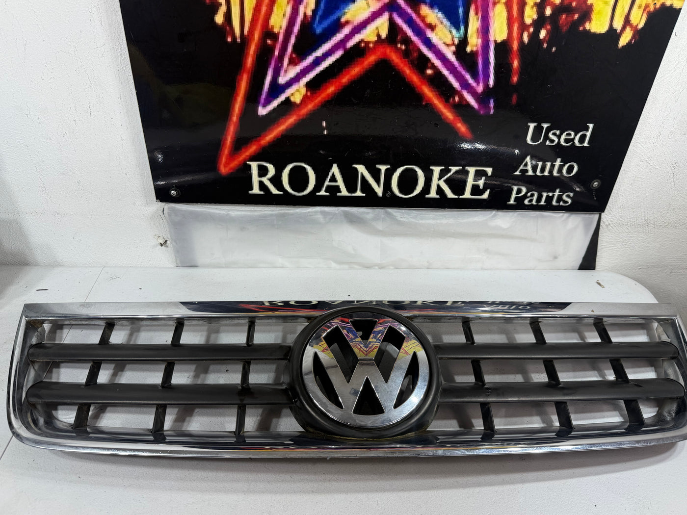 2004-2007 VW Touareg Upper Radiator Bumper Grille Grill Chrome OEM