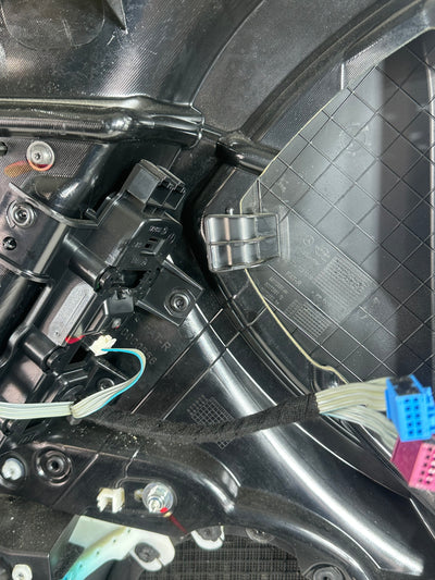2010 2011 MERCEDES BENZ C-CLASS C300 Front Door Interior Panel Passenger front right side