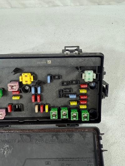 2008-2009 Chrysler Sebring Dodge Avenger Relay Fuse Box P68028008AB Module OEM