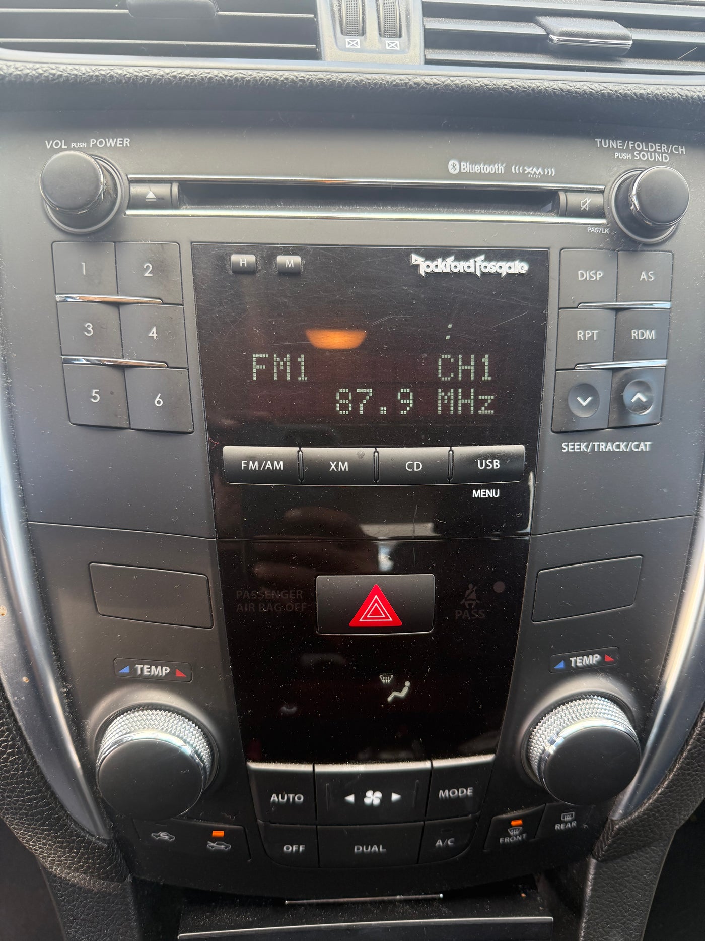 2010-13 Suzuki Kizashi AM FM Radio SiriusXM w BT CD Player 3910157LK0 OEM