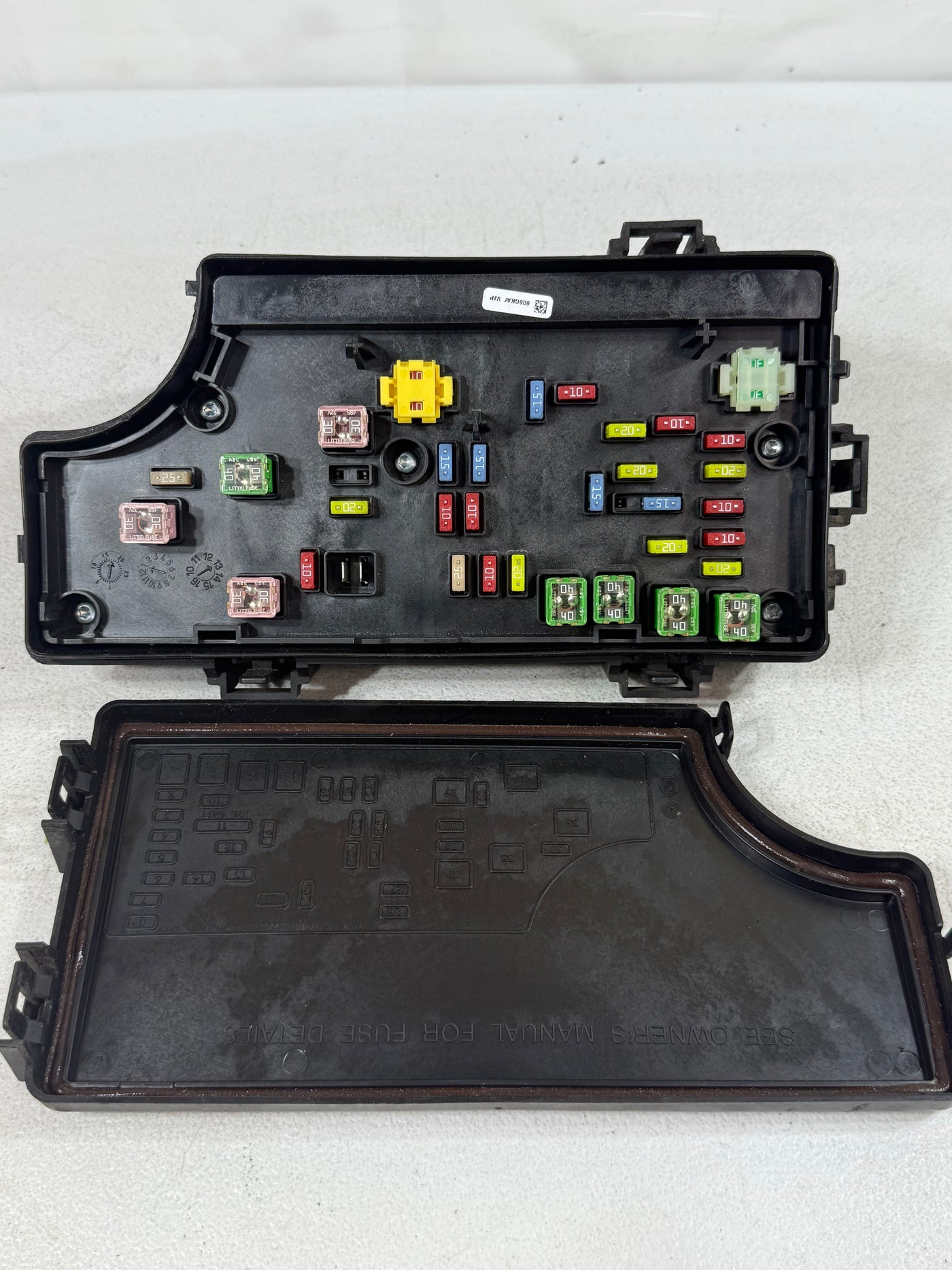 2011 - 2014 Chrysler 200 Fuse Box Relay Distribution Block P04692346AE OEM