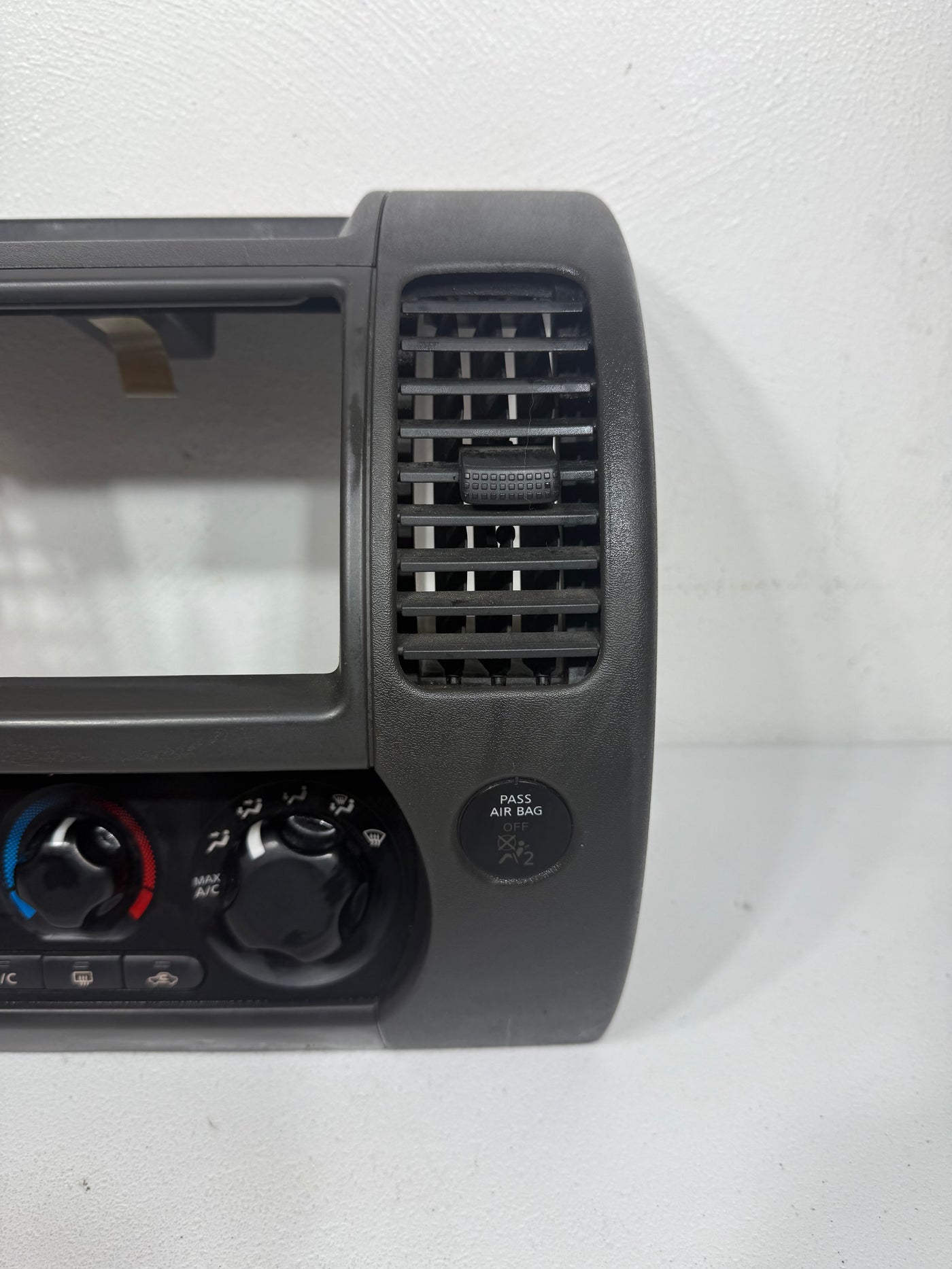 2005-2008 Nissan Xterra Radio Center Dash Bezel Trim Climate Control OEM