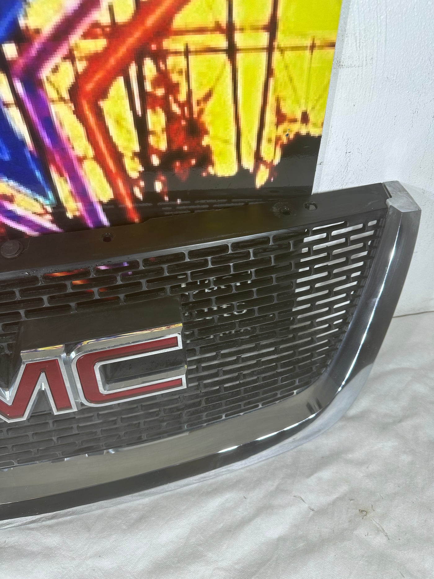 2007-2012 GMC Acadia Grille Assembly w/ Emblem & Chrome Border OEM