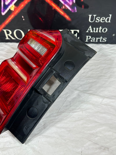 2016 - 17 CHEVY EQUINOX LH DRIVER SIDE OEM TAIL LIGHT OEM
