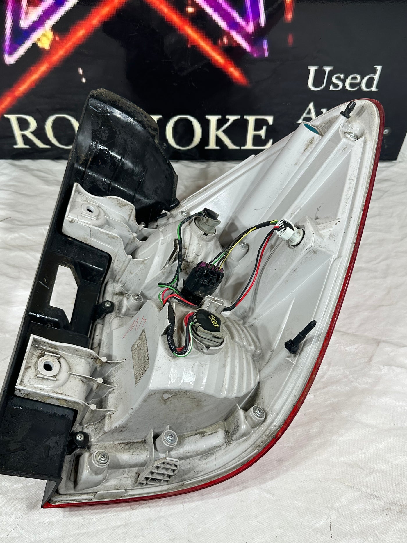 2016 - 17 CHEVY EQUINOX LH DRIVER SIDE OEM TAIL LIGHT OEM