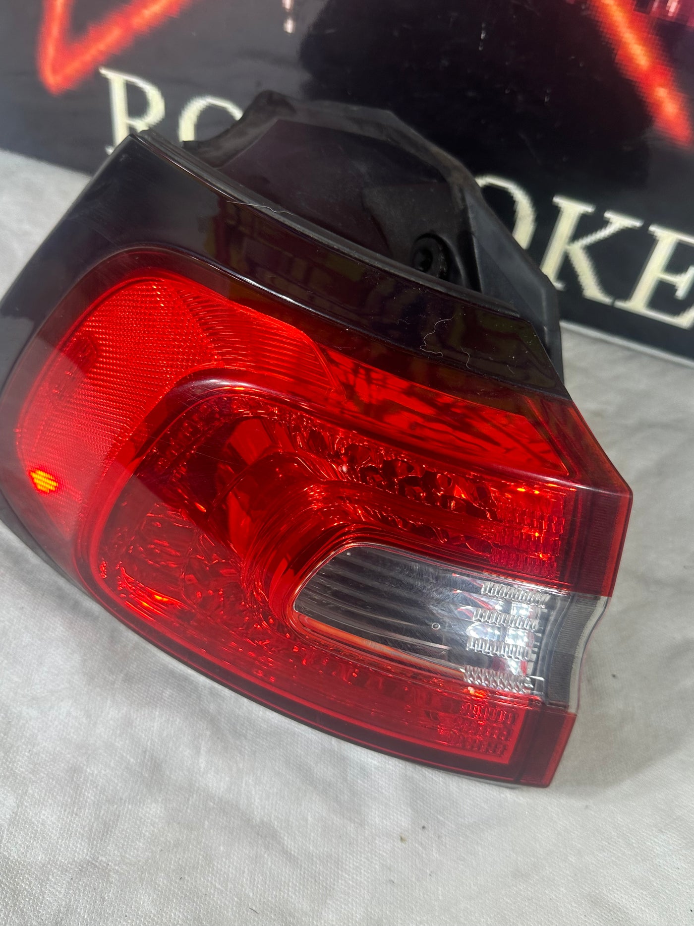 2014 2015 2016 2017 2018 Jeep Cherokee Tail Light Left Side LH Outer LED OEM