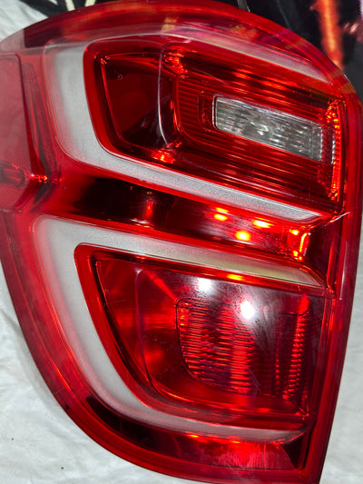 2016 - 17 CHEVY EQUINOX LH DRIVER SIDE OEM TAIL LIGHT OEM