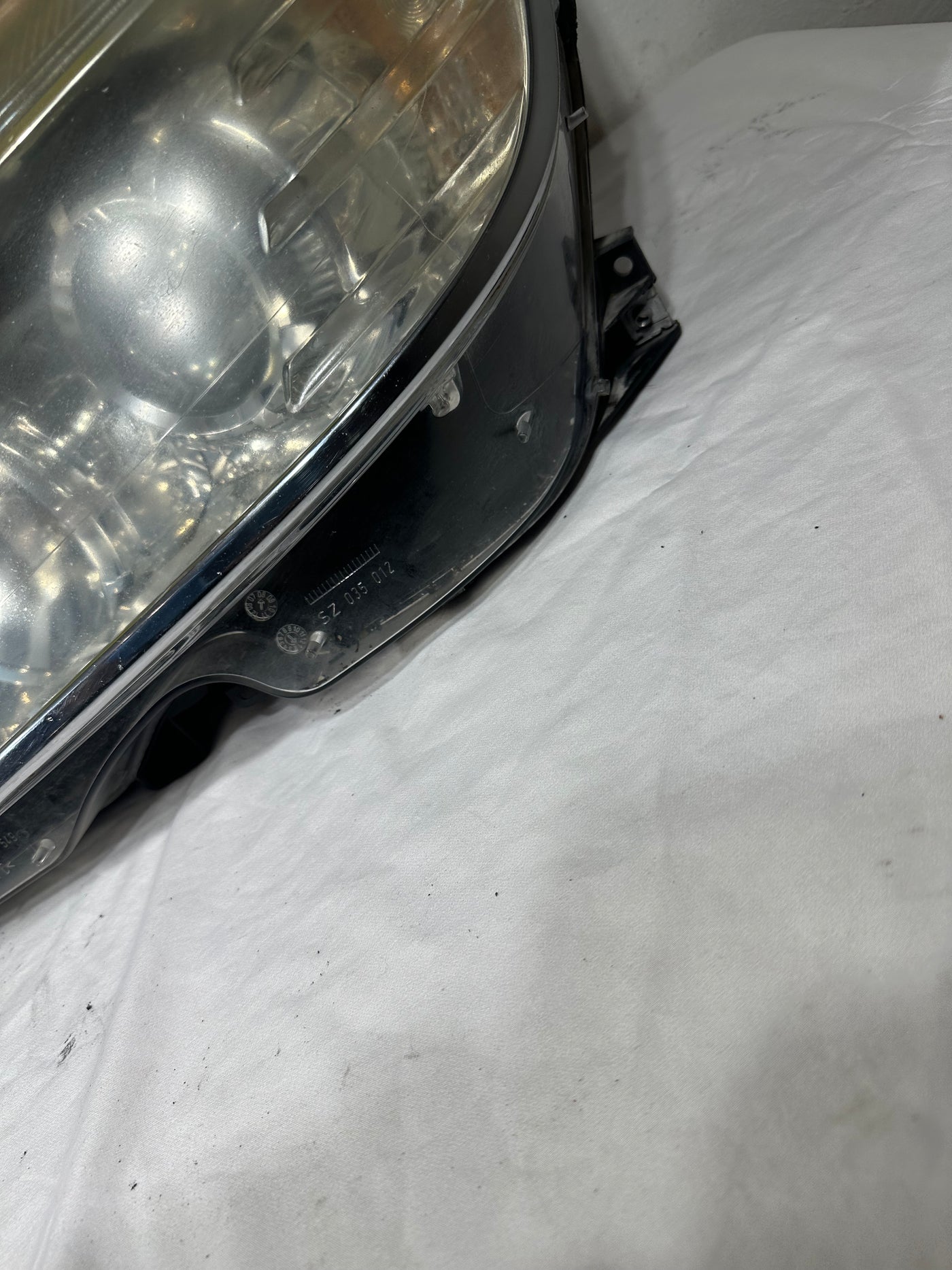 2008-2011 Mercedes Benz C C300 Halogen Right Passenger  Left Driver’s Headlights