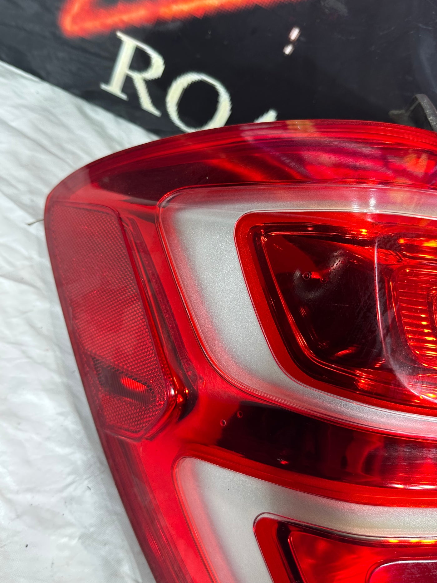 2016 - 17 CHEVY EQUINOX LH DRIVER SIDE OEM TAIL LIGHT OEM